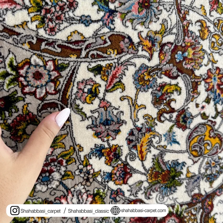 خرید فرش ابریشم کرم