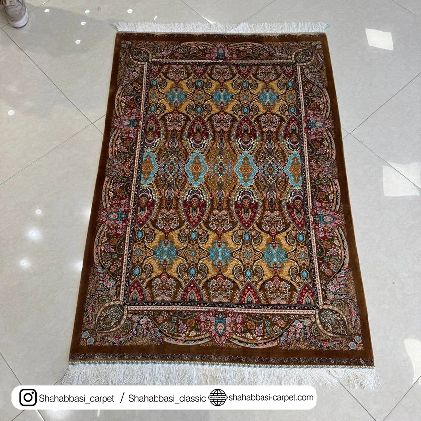 فرش ابریشم قهوه ای