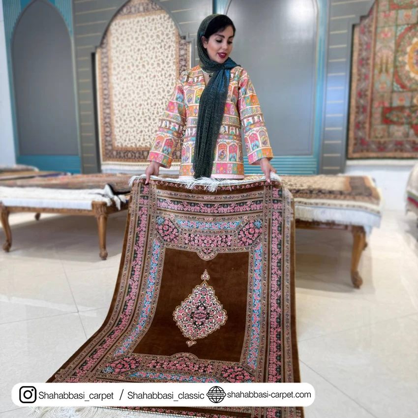 فرش تمام ابریشم کد ۲۲۶ قهوه ای