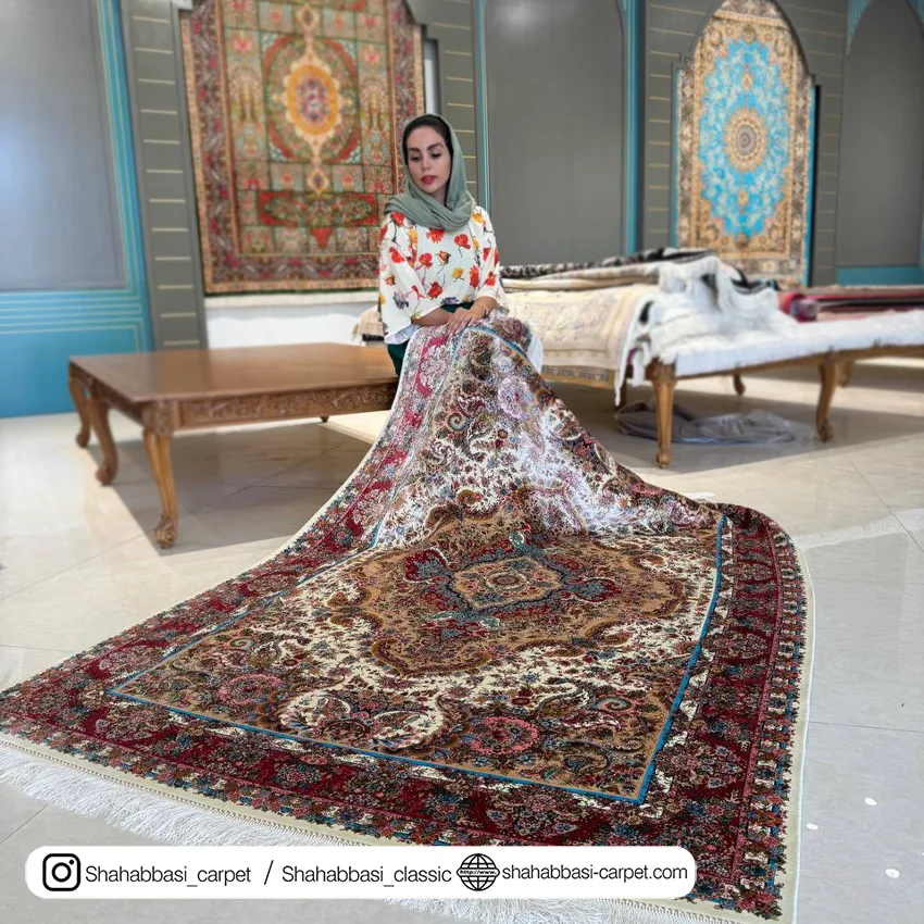 فرش تمام ابریشم کد ۲۳۹ کرم