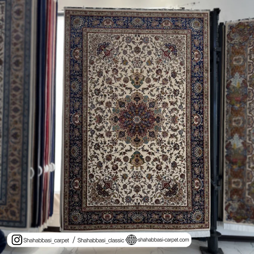 فرش ابریشم کرم