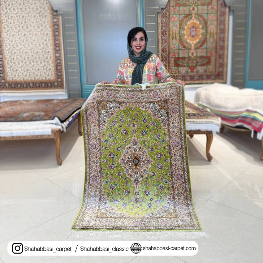 فرش تمام ابریشم کد ۲۳۲ سبز