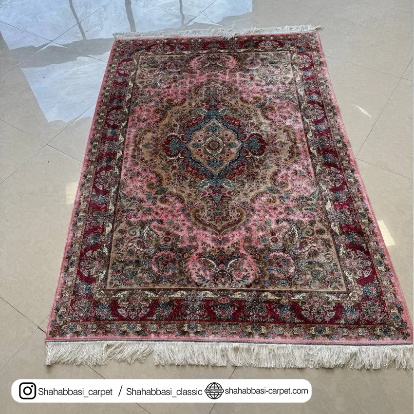 فرش تمام ابریشم صورتی