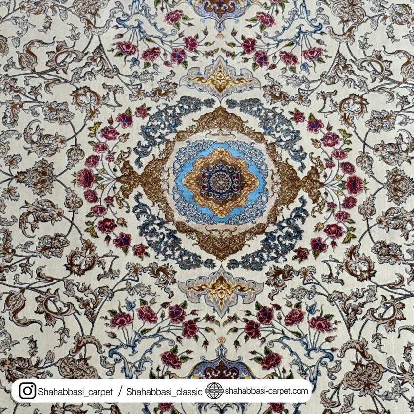 فرش تمام ابریشمی کرمی