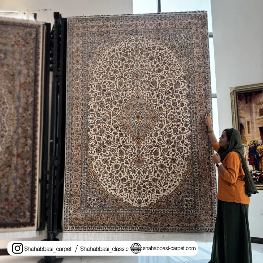 فرش ابریشم کد ۲۰۴ کرم