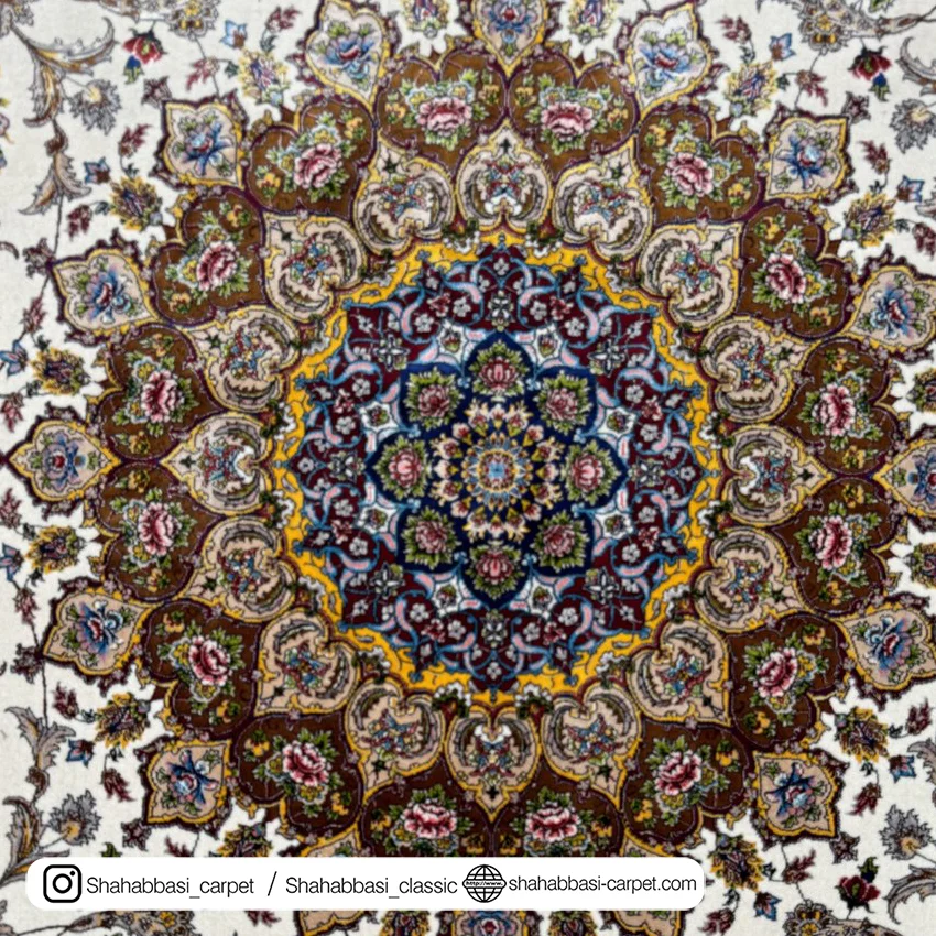 فرش کرم تمام ابریشمی